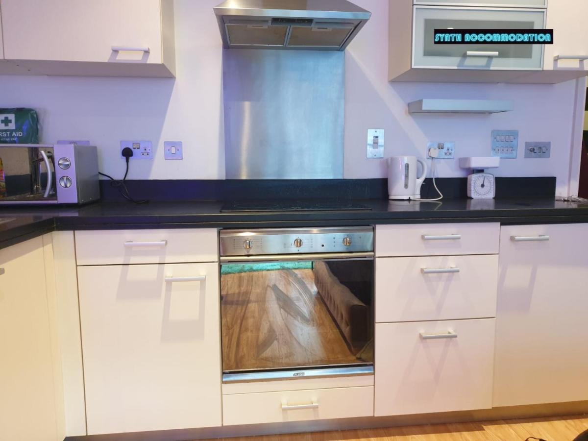 لندن 80S Retro 1Bed Studio Serviced Apartment Canary Wharf Perfect For Solo & Couple Travellers المظهر الخارجي الصورة