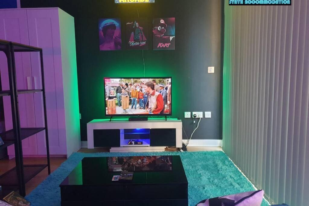 لندن 80S Retro 1Bed Studio Serviced Apartment Canary Wharf Perfect For Solo & Couple Travellers المظهر الخارجي الصورة