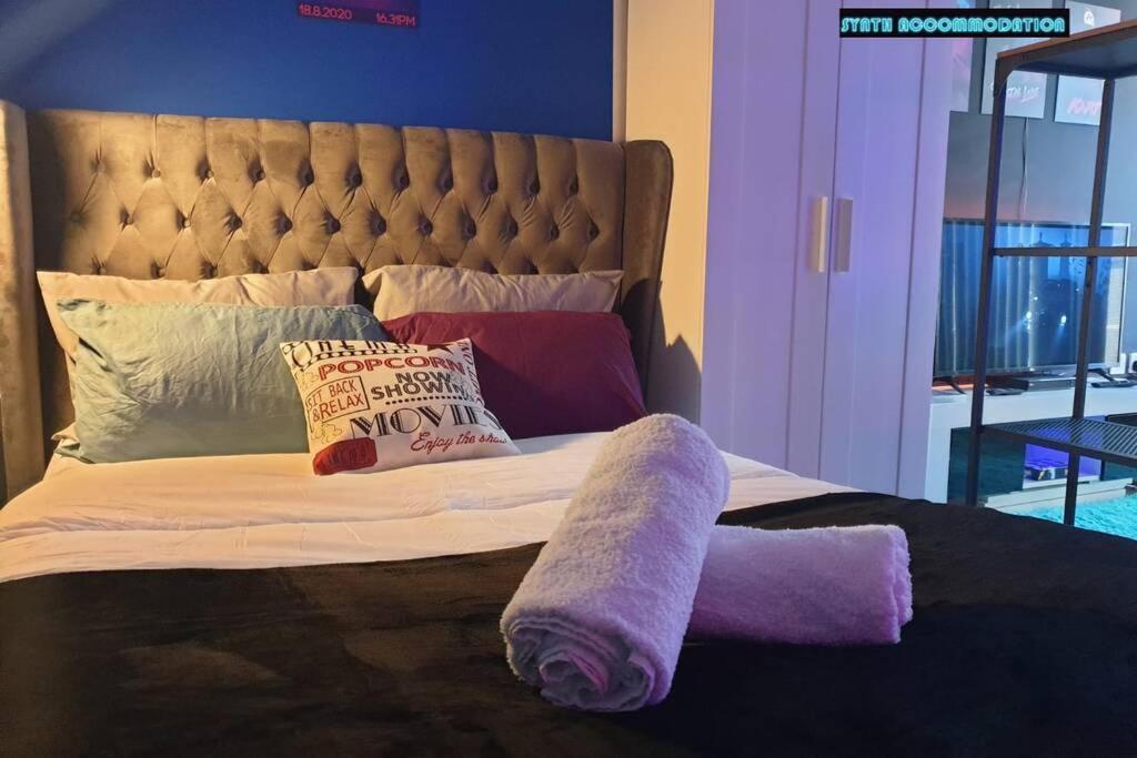 لندن 80S Retro 1Bed Studio Serviced Apartment Canary Wharf Perfect For Solo & Couple Travellers المظهر الخارجي الصورة