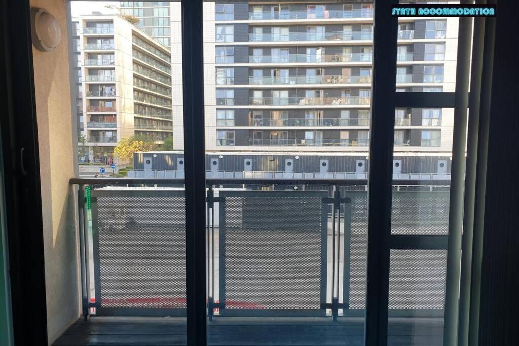 لندن 80S Retro 1Bed Studio Serviced Apartment Canary Wharf Perfect For Solo & Couple Travellers المظهر الخارجي الصورة