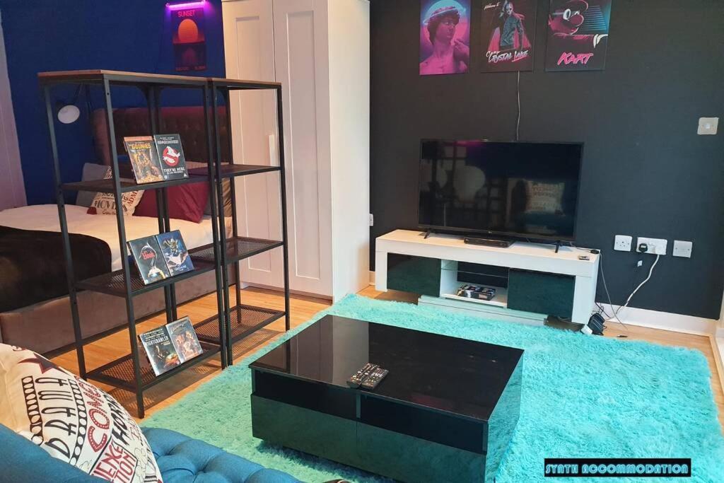 لندن 80S Retro 1Bed Studio Serviced Apartment Canary Wharf Perfect For Solo & Couple Travellers المظهر الخارجي الصورة
