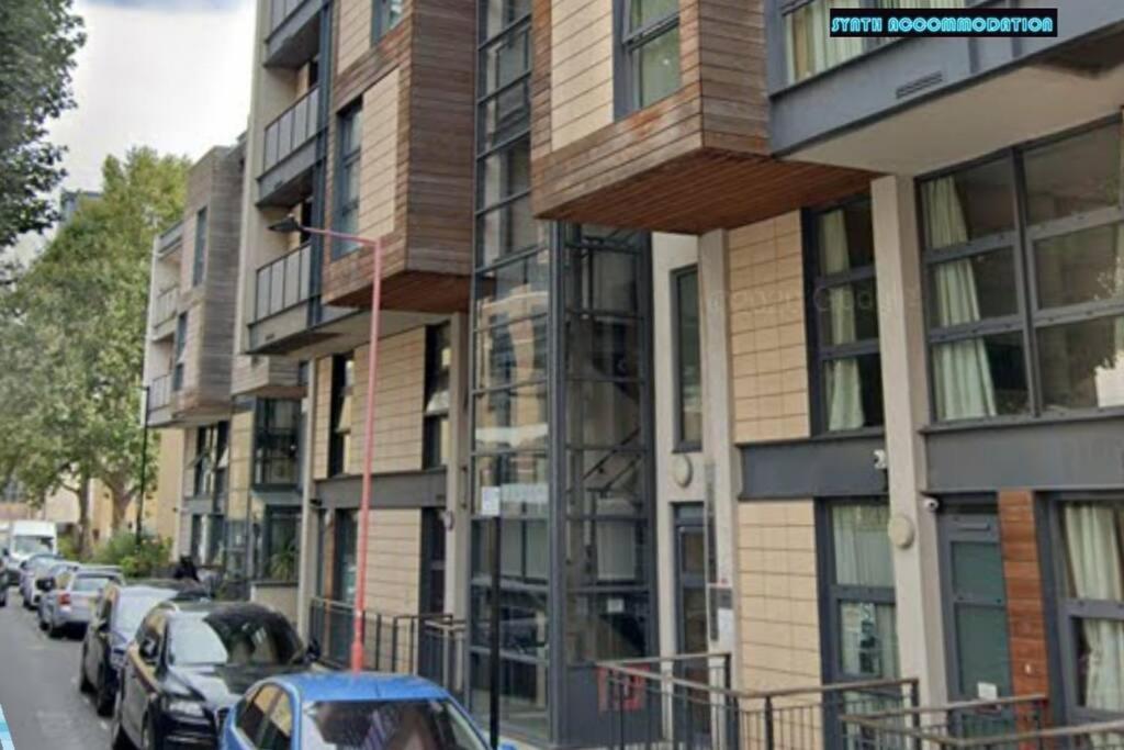 لندن 80S Retro 1Bed Studio Serviced Apartment Canary Wharf Perfect For Solo & Couple Travellers المظهر الخارجي الصورة
